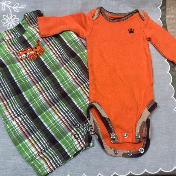 Carters 0-3 Months Romper Shorts with Matching Bodysuit Lion Themed - Picture 2 of 16